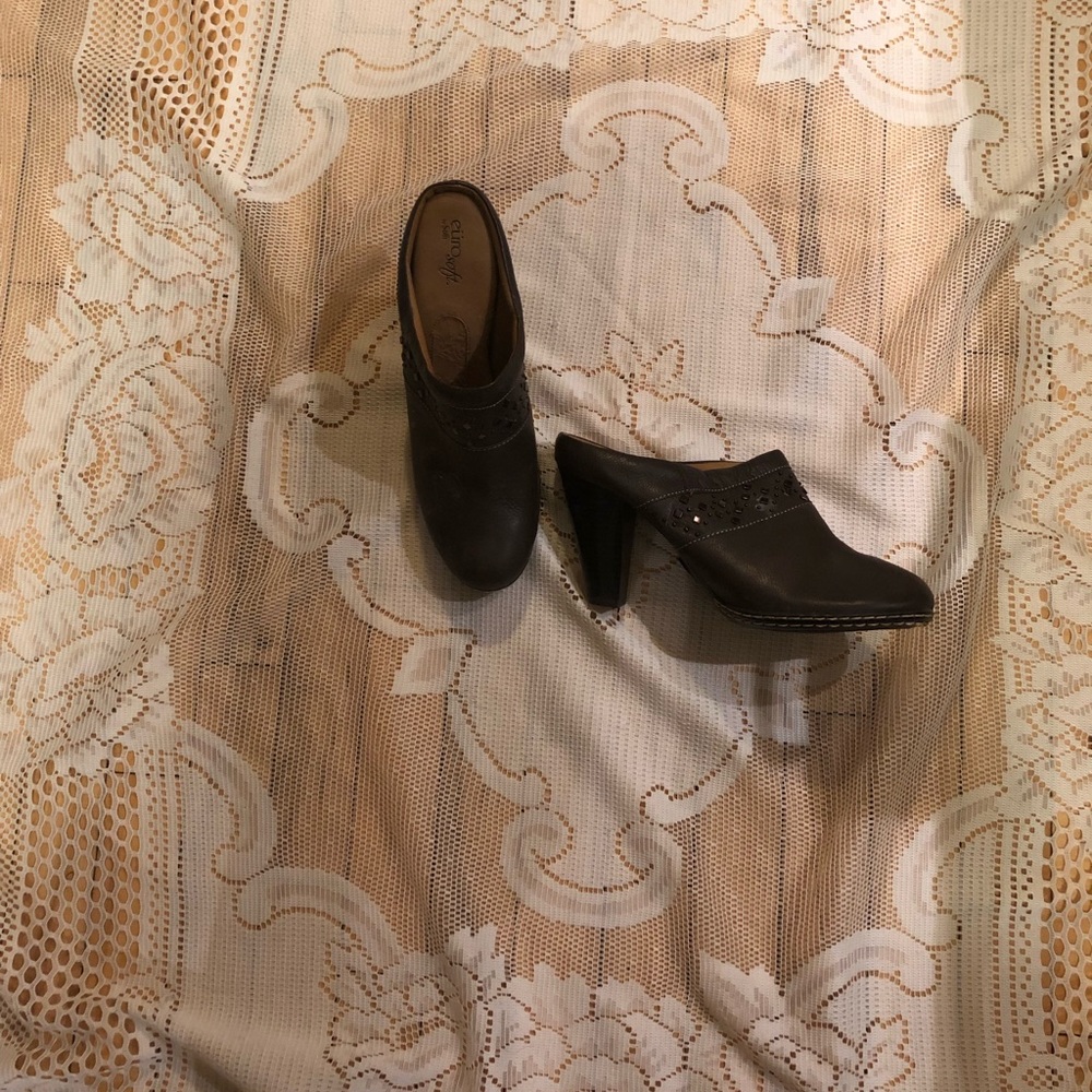 High heel clogs